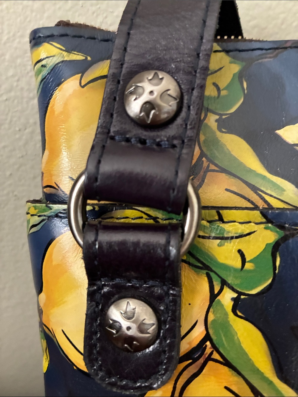 Patricia Nash Lemon Print Navy Crossbody Bag with Black Strap EUC Like New - Picture 2 of 16